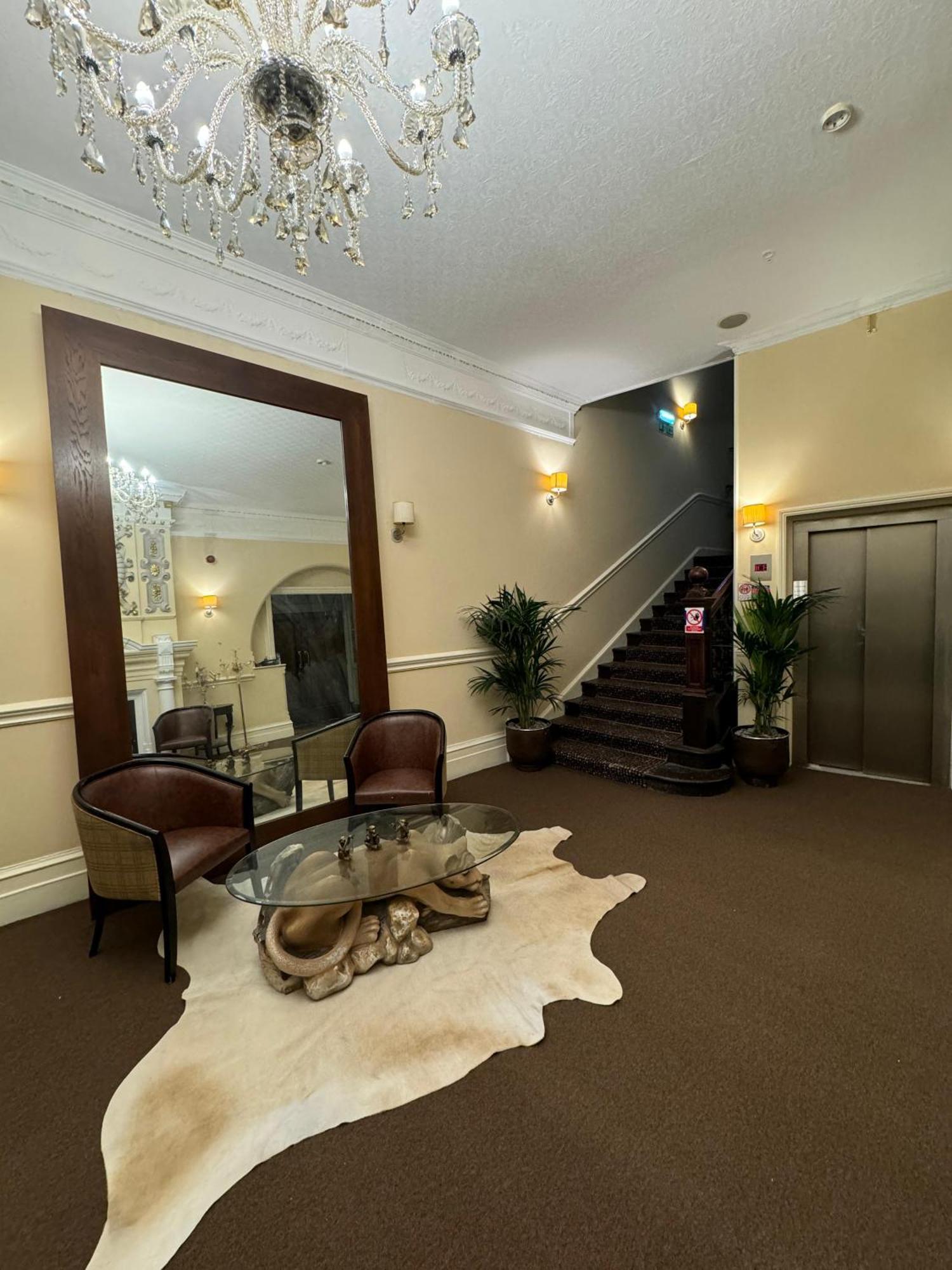 H & G Hotel Opposite Windsor Castle Bagian luar foto